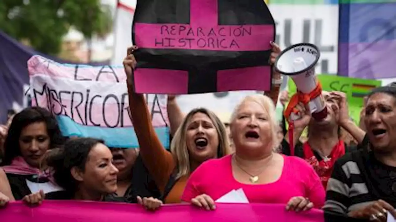 Realizan la Marcha 'Basta de Travesticidios' y distintas actividades en el Día del Orgullo