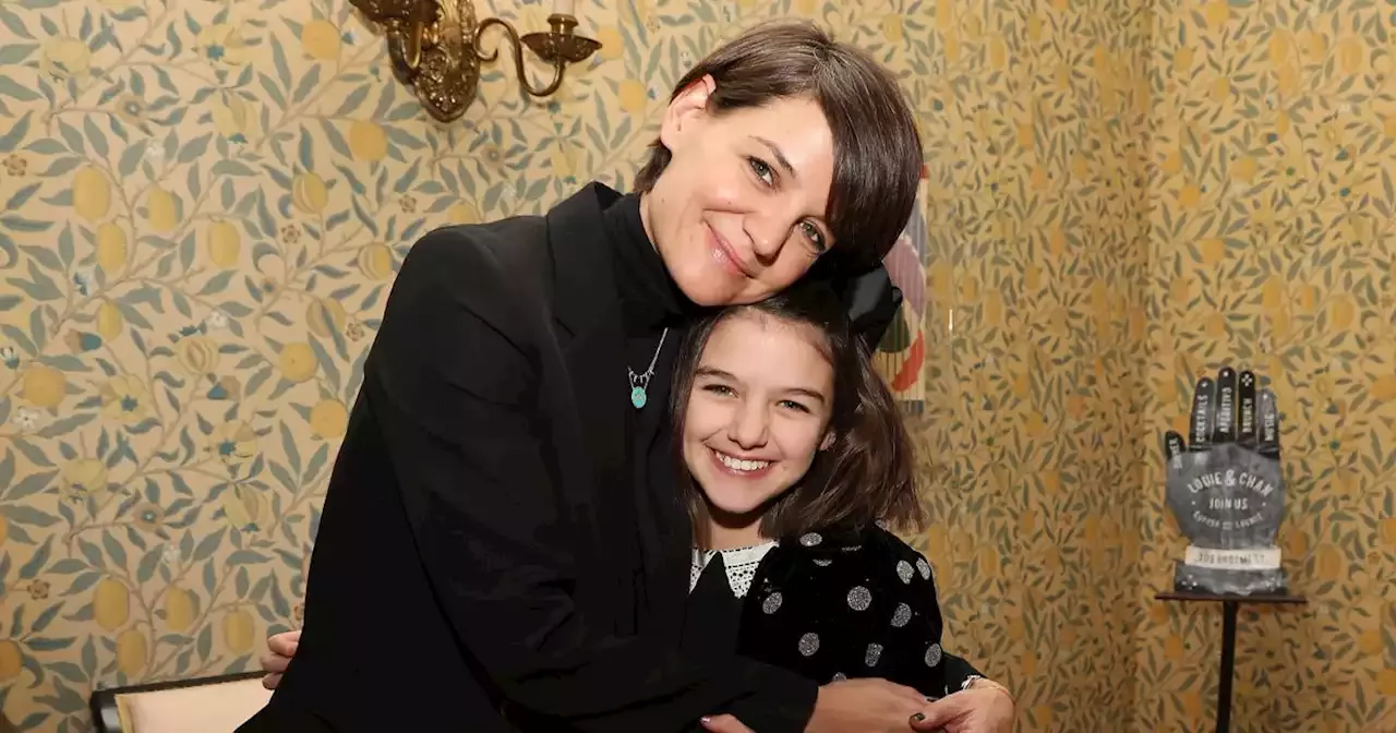 Suri Cruise ans a bien changé la fille de Tom Cruise et Katie Holmes est MÉCONNAISSABLE