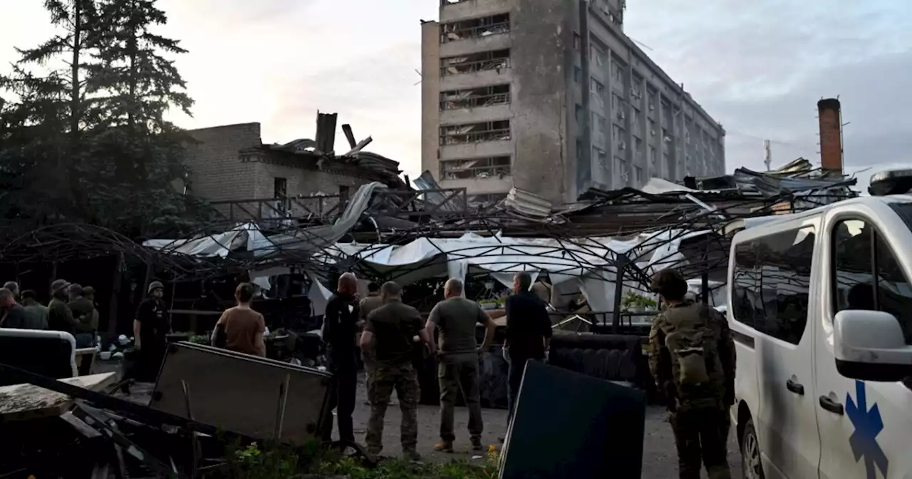 Ucrania: ascienden a 8 los muertos en restaurante bombardeado donde estaban Héctor Abad y Jaramillo