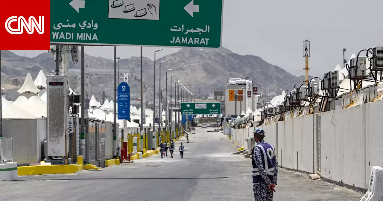 لقطة رجل أمن سعودي مع طفل عند الجمرات.. و'مشهد مهيب' للحجاج بالعيد