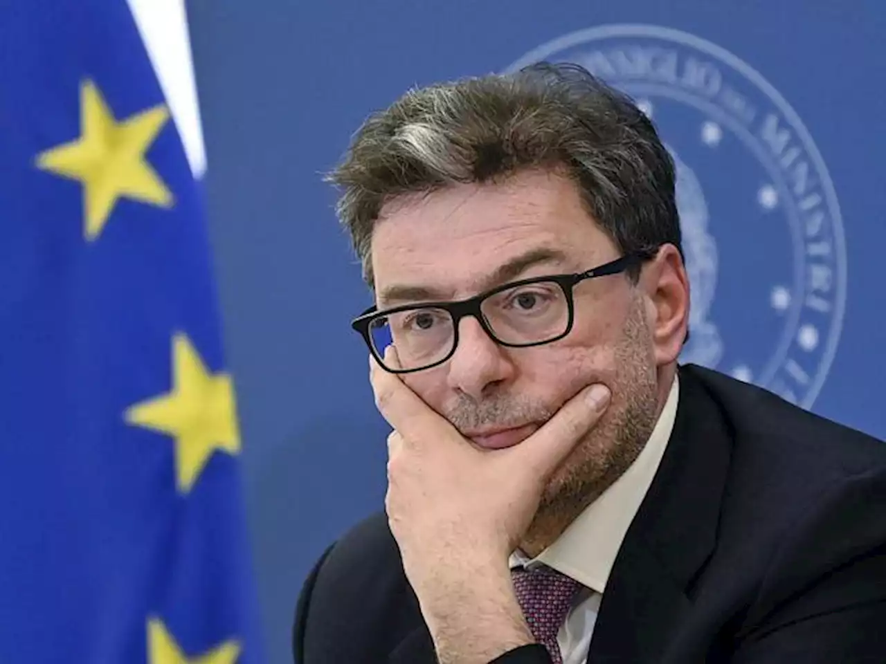 Recessione, ci sarà anche in Italia? Giorgetti: «In Germania è già arrivata». Ecco quali sono i rischi