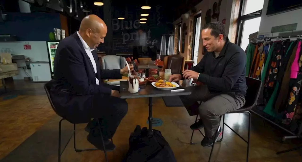 Political Figures Have In-Depth Chats Over Their Favorite Meals In New ‘Breaking Bread’ Series On Bloomberg Originals