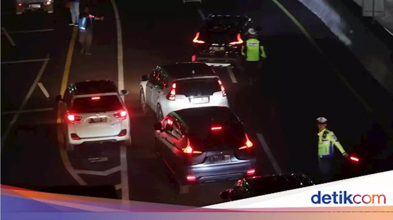 Kendaraan Keluar Exit Tol Cileunyi Dipadati Pemudik