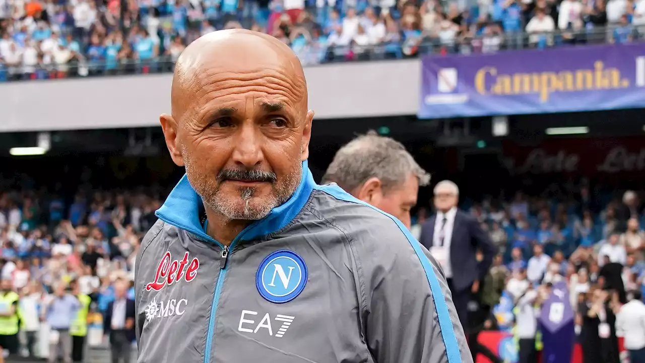 Luciano Spalletti dona la maglia autografata di Diego Armando Maradona a un tifoso disabile e lui scoppia a piangere