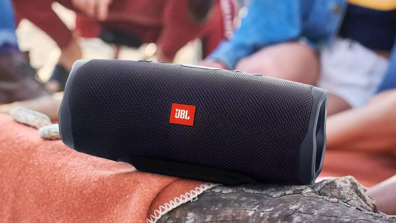 JBL Charge 4 zum Bestpreis: Wenn ihr einen Bluetooth-Lautsprecher für den Urlaub sucht, ist jetzt DIE Gelegenheit