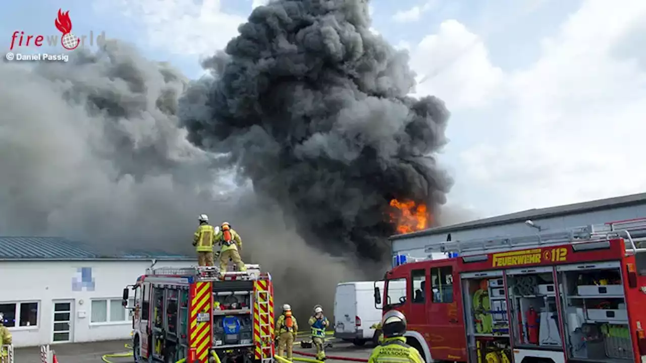 D: 380 Kräfte bekämpfen Großfeuer bei Reifenhändler in Melsdorf (FEU7)