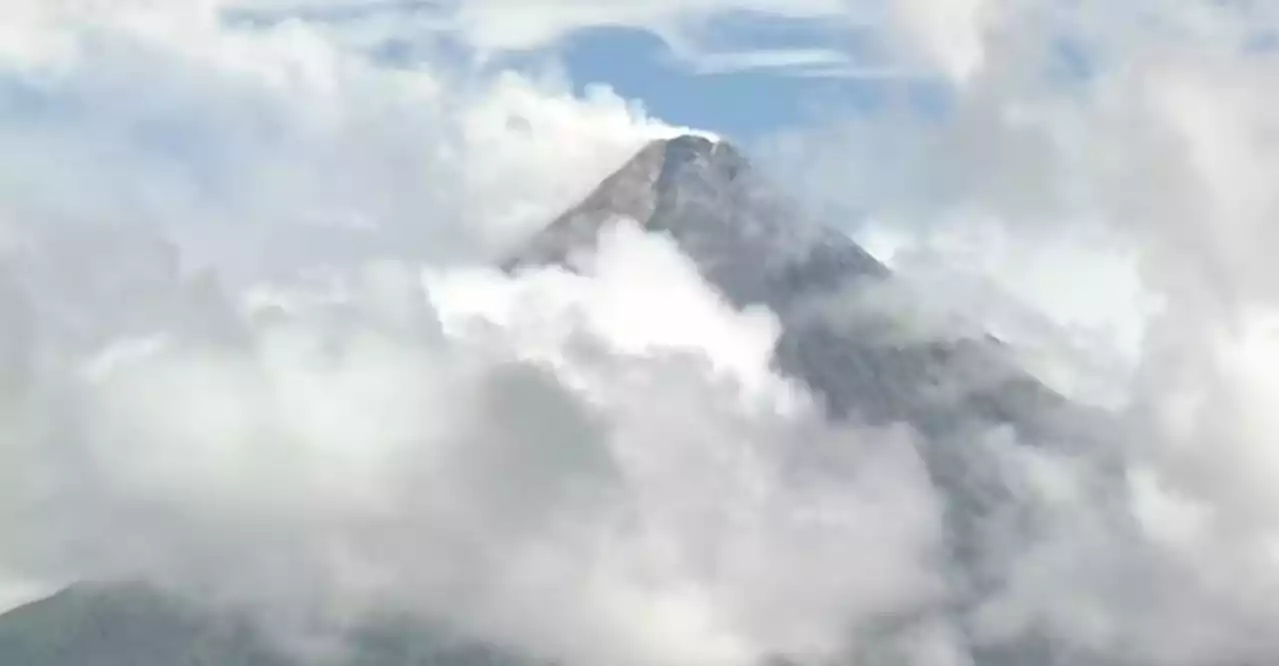 PHIVOLCS: Mayon Volcano logged 372 rockfall events in the past 24 hours