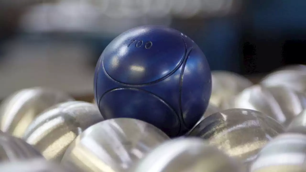 Née avec la pétanque, La Boule Bleue se renforce à l'export