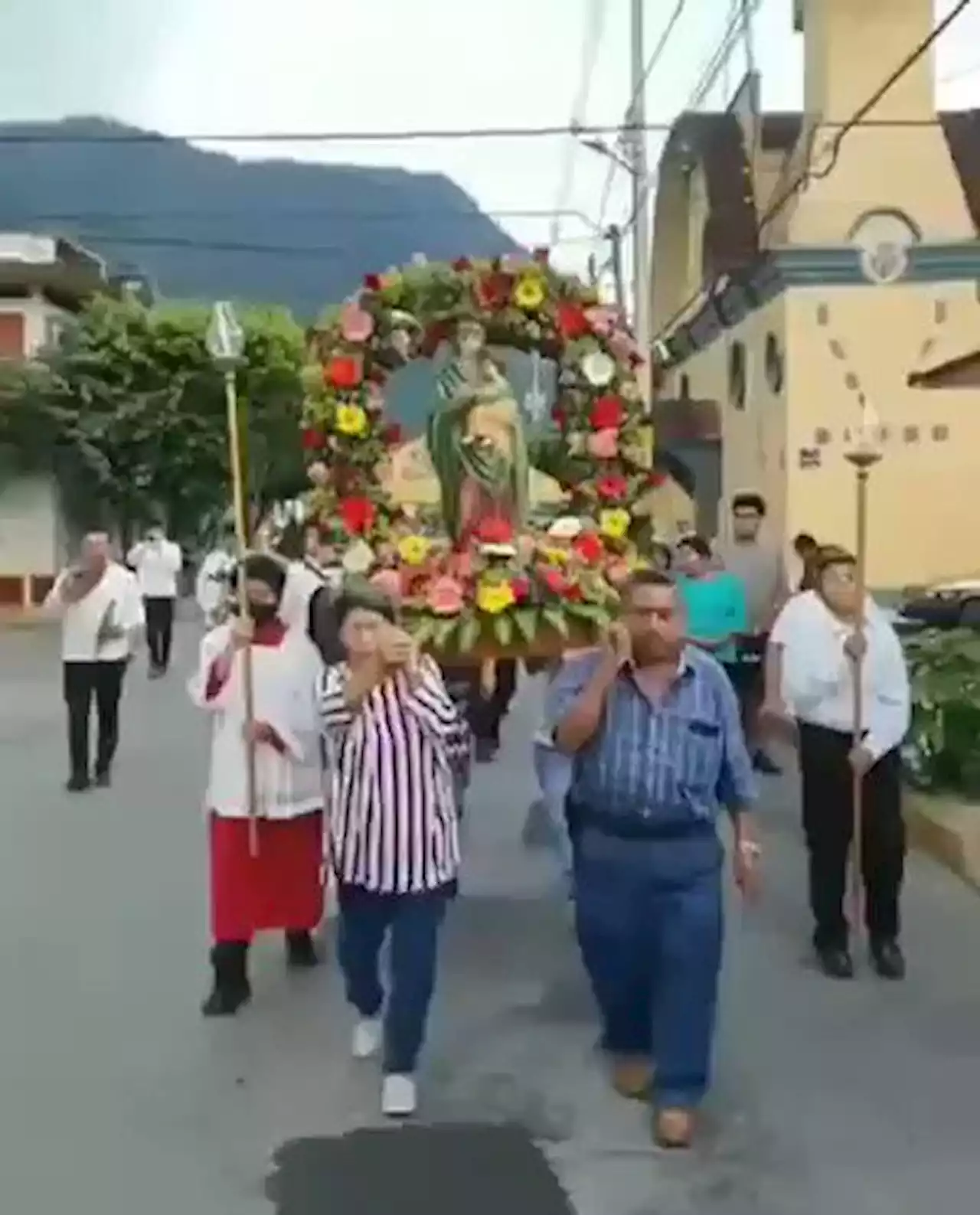 Explota pirotécnica en procesión de Orizaba, Veracruz | VIDEO