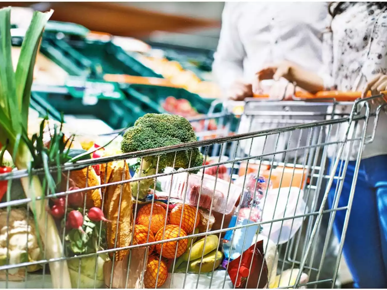 Miss Manners: It’s none of your business why my shopping cart is so full