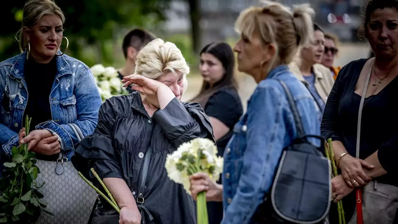 Tientallen mensen bij stille tocht doodgestoken Antoneta (36) in Den Haag