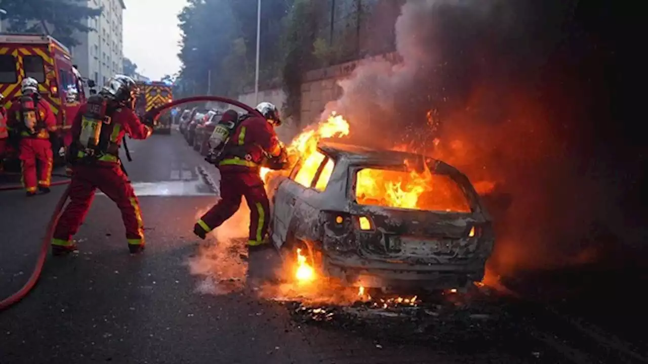 Disturbios en protesta por la muerte de un adolescente a manos de la policía en Francia