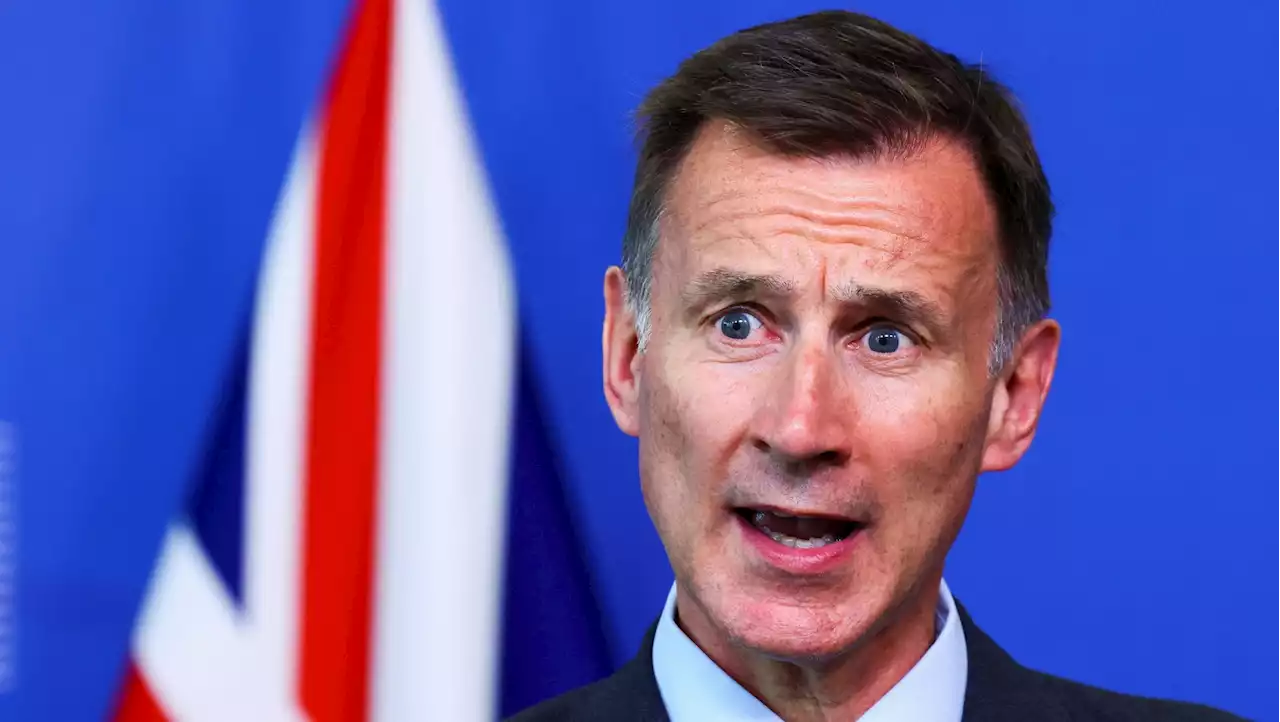 Banks must pass on higher interest rates to savers by end of July, Jeremy Hunt warns