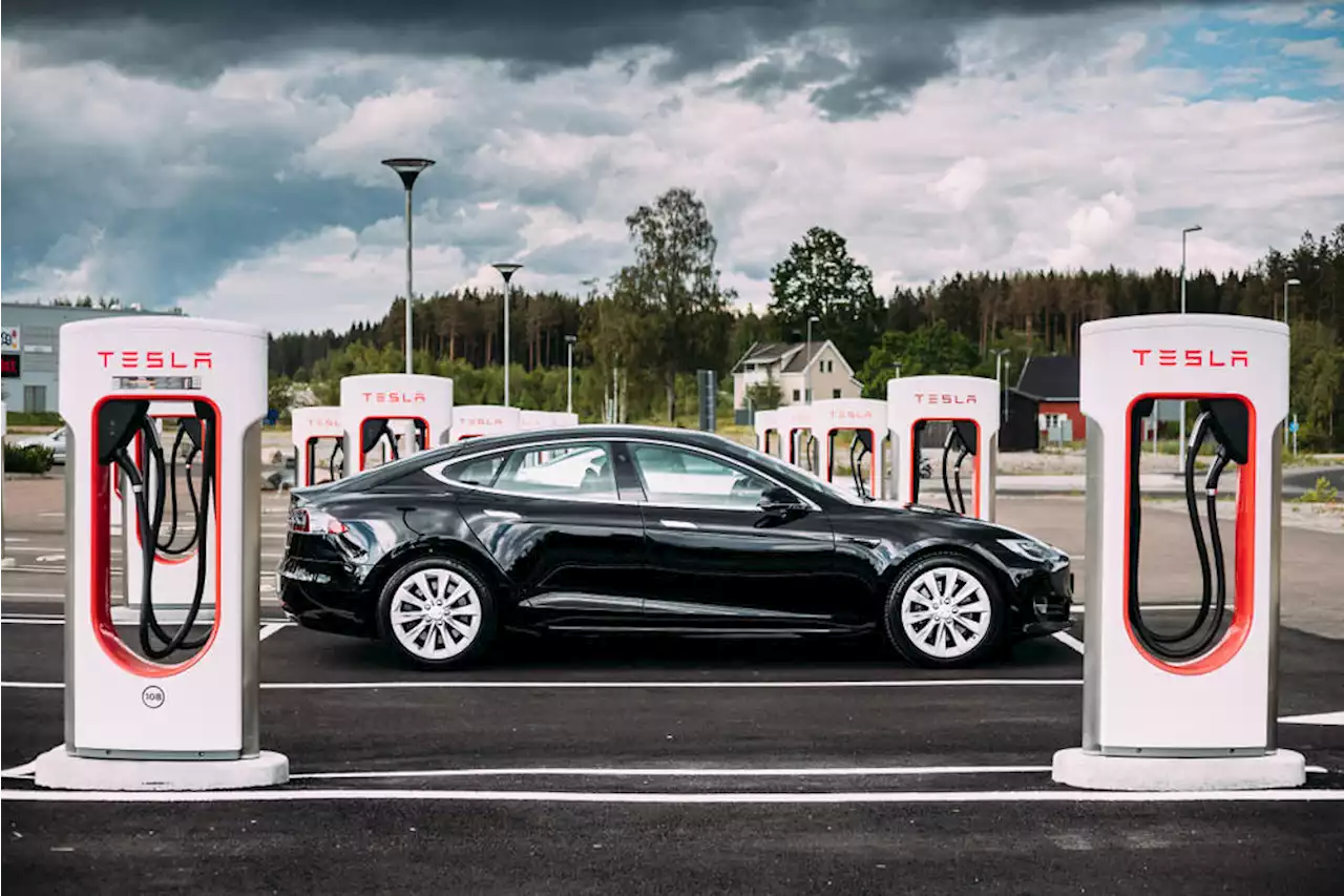 Society of Automotive Engineers give nod to Tesla charger