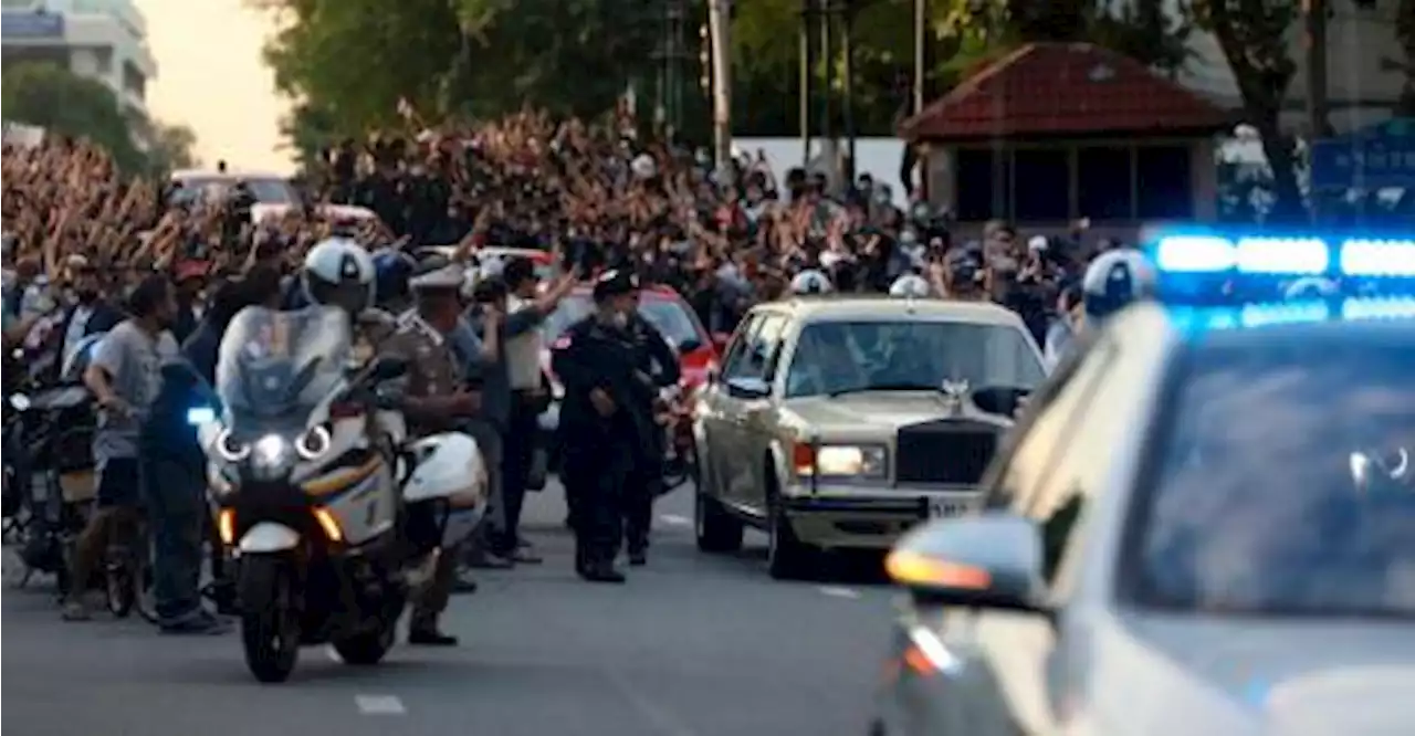 Thai protesters acquitted over run-in with queen’s motorcade