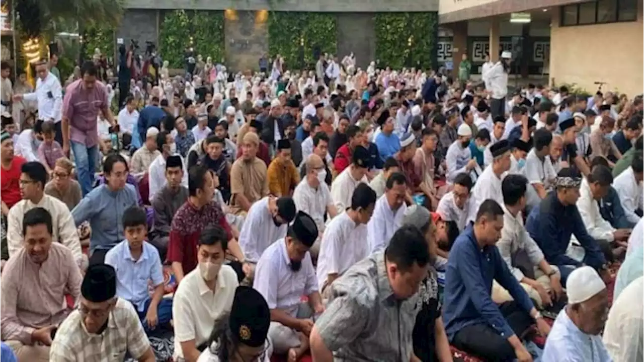 Rayakan Idul Adha, Umat Muslim Salat Id di Kantor Pusat Muhammadiyah