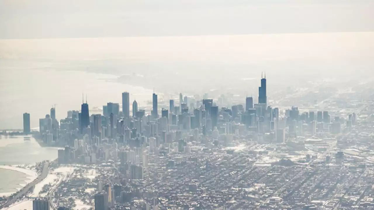 Chicago air quality hits 'very unhealthy' category as Canadian wildfire smoke infiltrates Midwest