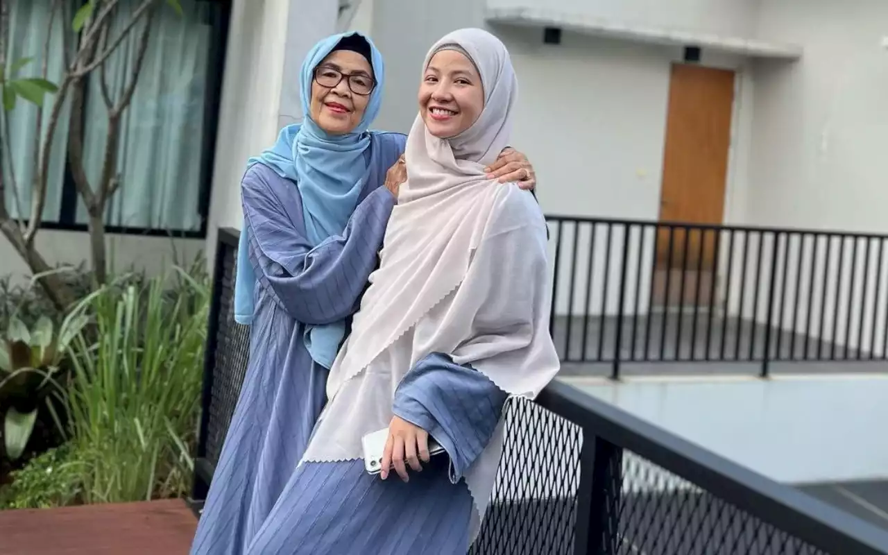 Cerai, Natasha Rizky Ajak Sang Ibu Kala Liburan Bareng Desta dan Anak Ke Malaysia