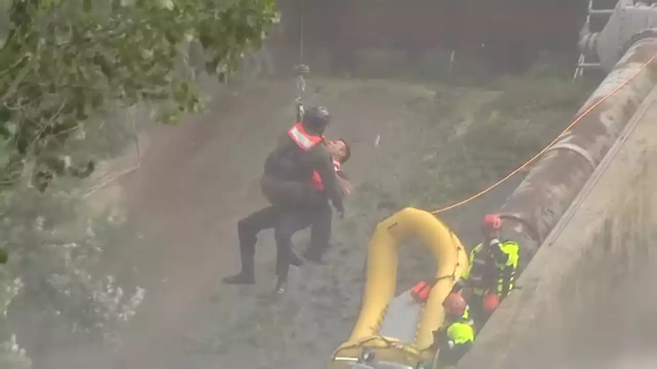 2 firefighters rescued from boat stranded in New Jersey's Passaic River