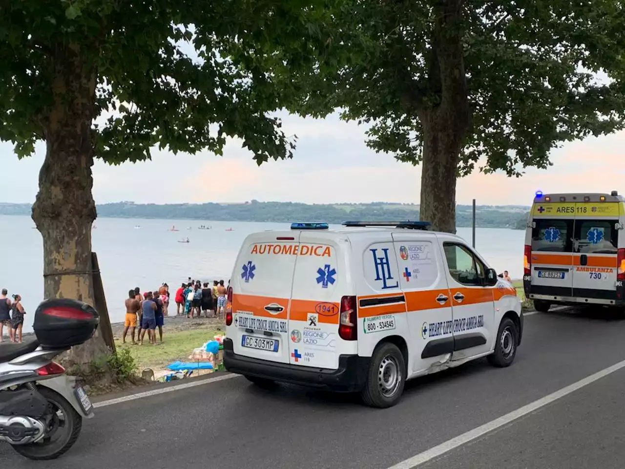 Bracciano, si tuffa da pedalò: disperso 19enne nel lago