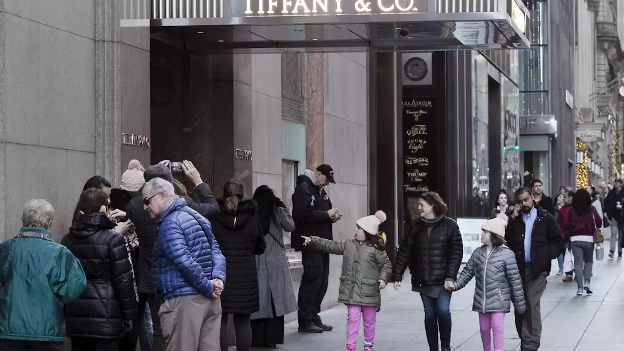 Electrical fire sends smoke billowing from under New York City's iconic Tiffany store