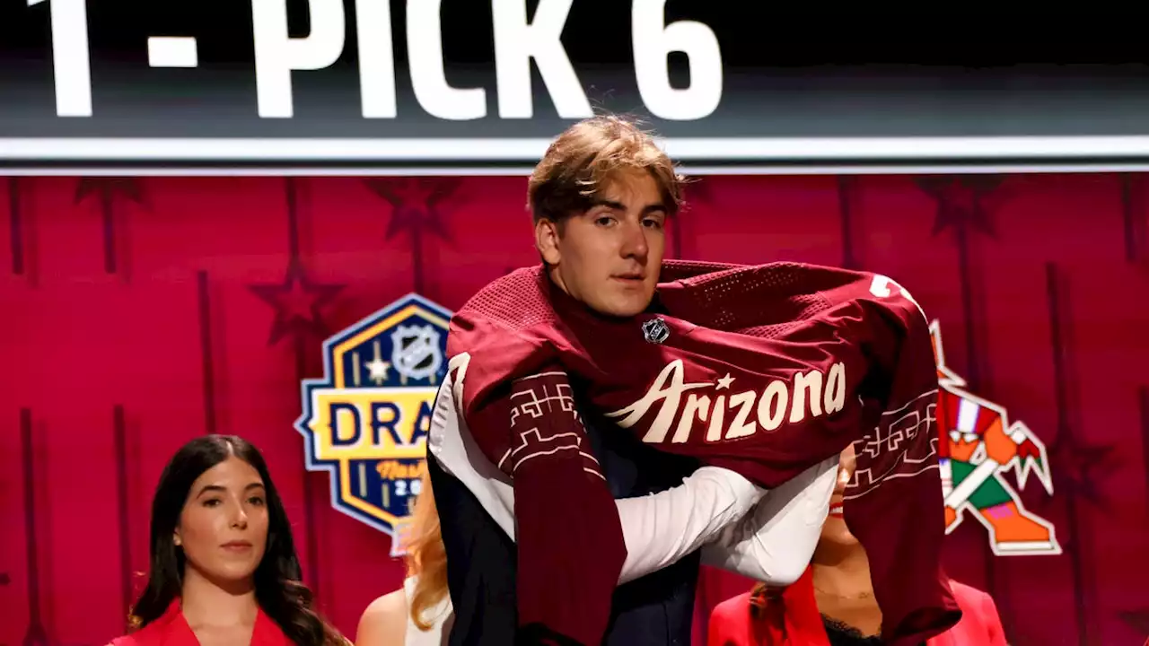 Arizona Coyotes select defenseman Dmitriy Simashev at No. 6 in the NHL Draft