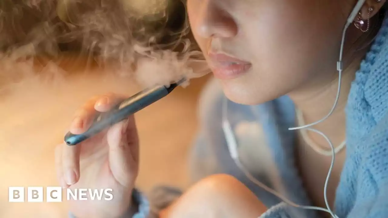 Eight Sleaford school pupils in hospital after vaping, says MP