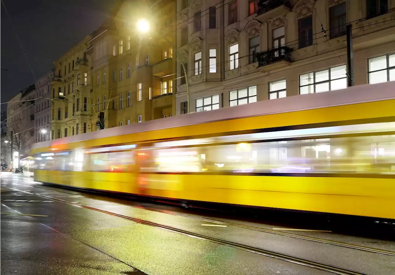 Prenzlauer Berg: Fußgänger stirbt bei Unfall mit Tram