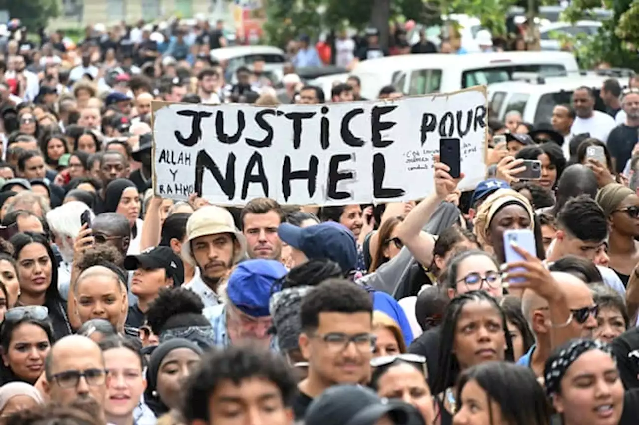 EN DIRECT - Mort de Nahel: une marche blanche organisée à Nanterre, plus de 6000 participants