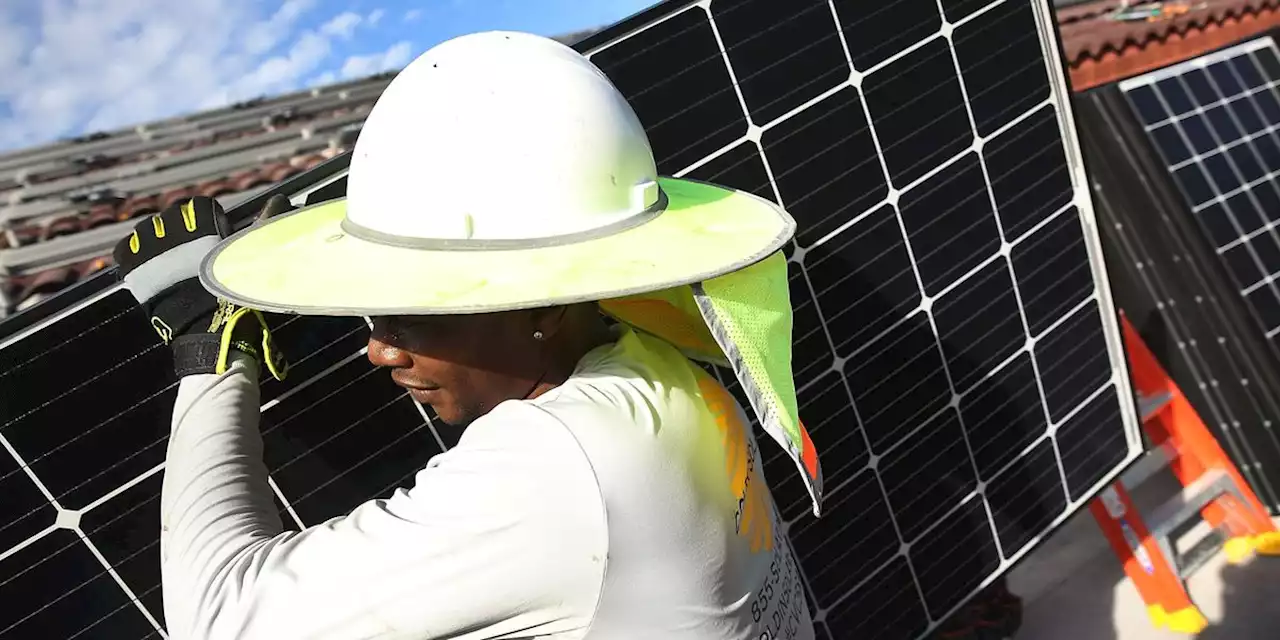 EPA, Sanders Launch $7 Billion Program to Expand Rooftop Solar in Poor Neighborhoods