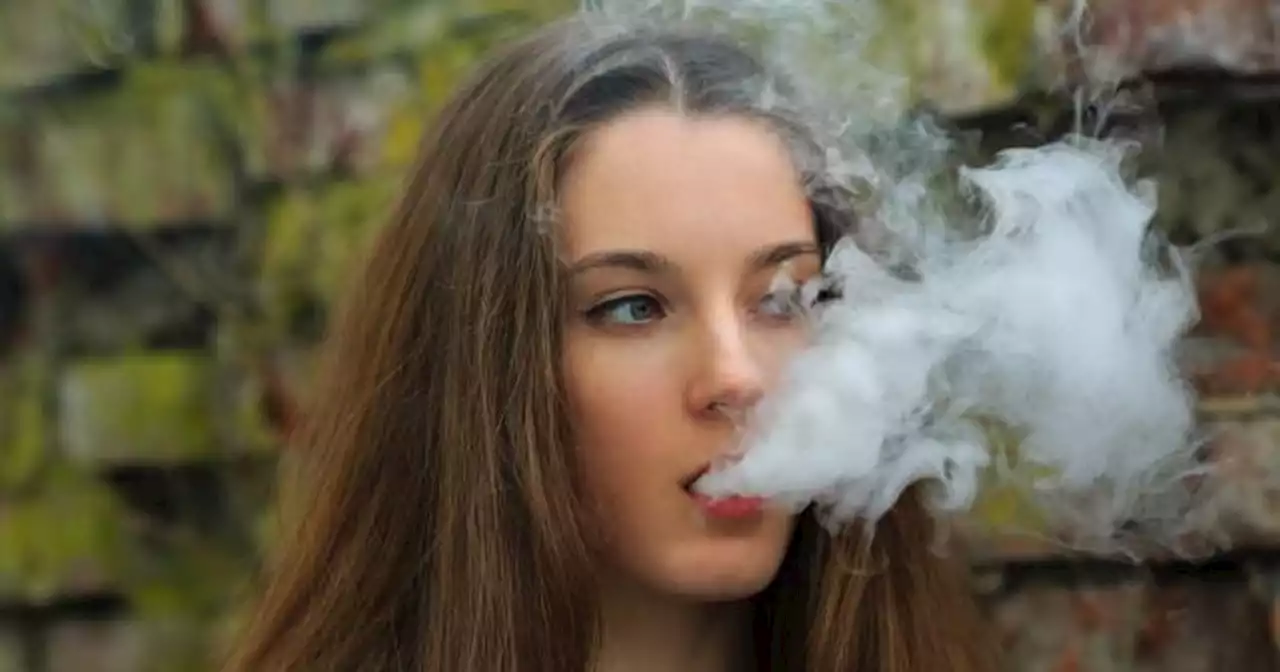 Vapes sold in Scotland should be made 'prescription only'