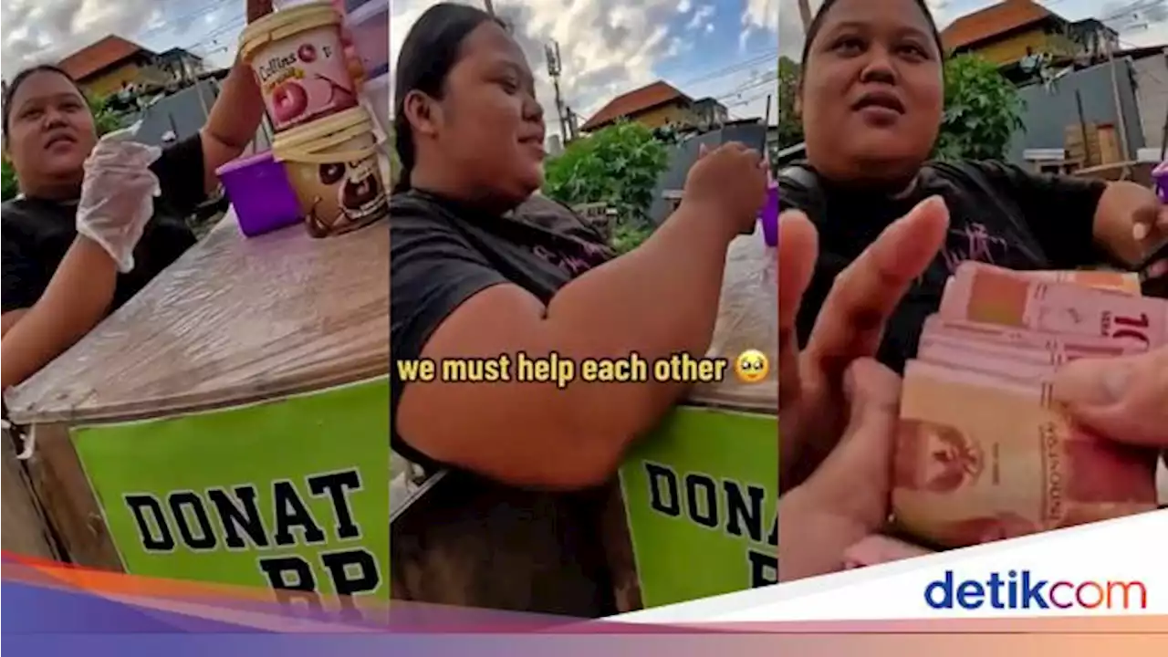 Bule Ini Borong Donat, Penjual Keliling Ini Sampai Nangis Terharu