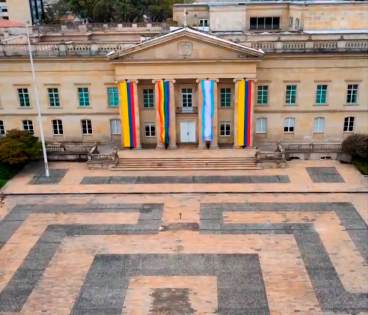 Por primera vez se ondea la bandera del orgullo LGBTIQ+ en la Casa de Nariño