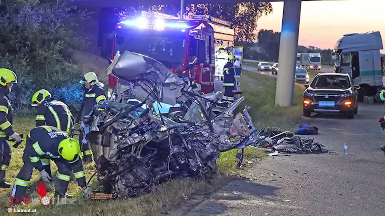 Oö: Pkw kollidiert auf B 141 bei Tumeltsham frontal mit Lkw → eine Tote (36)