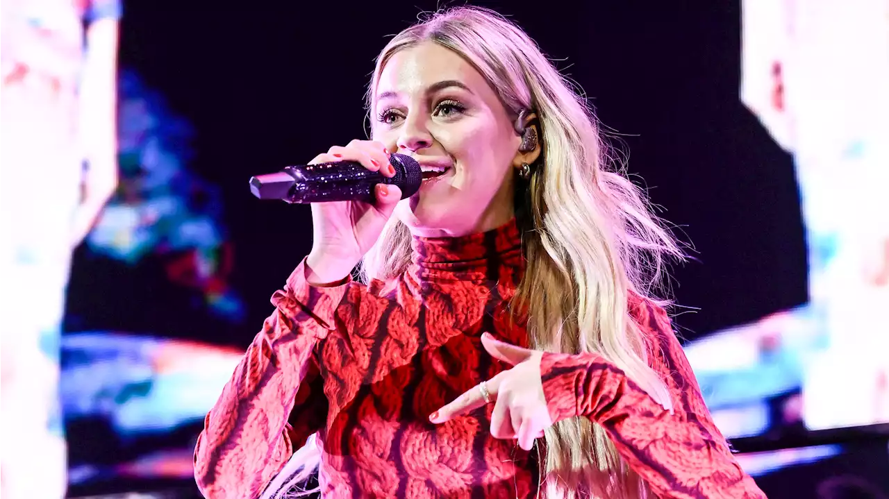 Kelsea Ballerini hit in the face with flying object, leaves concert stage