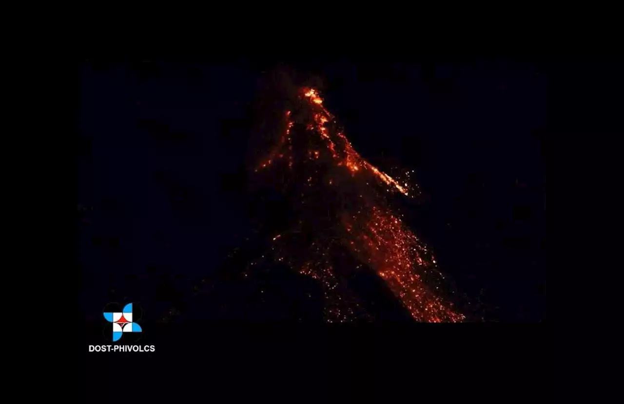 Mayon Volcano’s lava flow now over 2 km from crater —PHIVOLCS