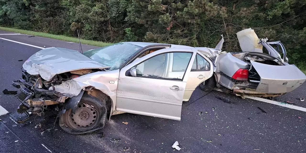 Auto in zwei Teile gerissen auf A2! Lenker überlebte