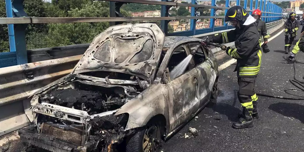 È morto anche Fulvio Filace, la seconda persona a bordo dell'auto esplosa venerdì sulla tangenziale di Napoli - Il Post