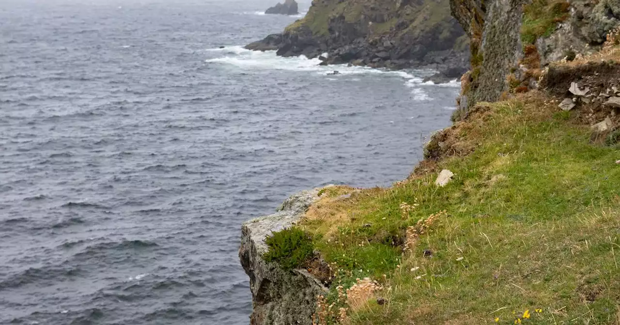 DNA clues sought after gardaí get report of 'man thrown off cliff' in Donegal