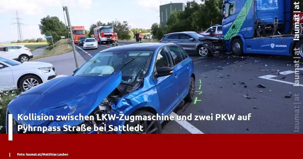 Kollision zwischen LKW-Zugmaschine und zwei PKW auf Pyhrnpass Straße bei Sattledt | laumat|at