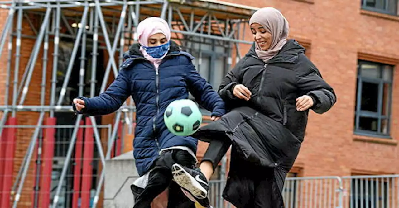 Hijabeuses : le Conseil d'Etat rend sa décision, sous haute surveillance politique