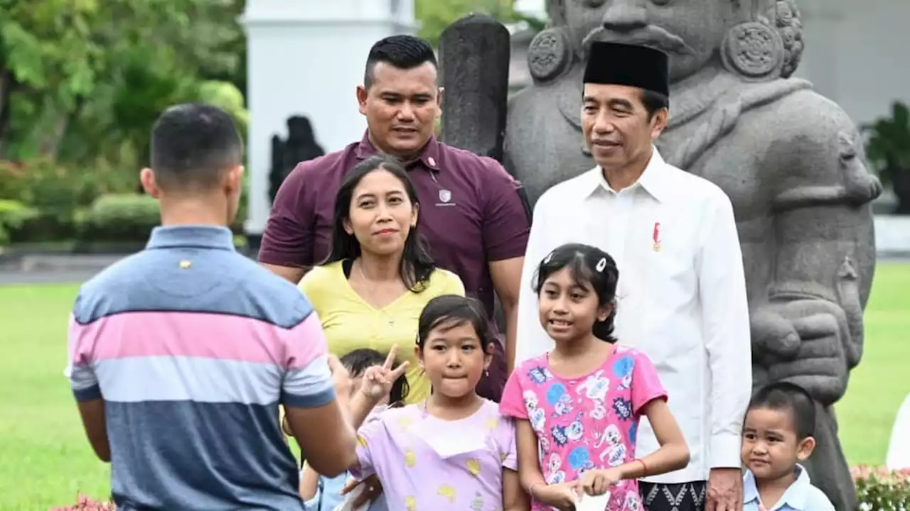 Lebaran Idul Adha di Yogya, Jokowi Momong Cucu Sambil Sapa Warga