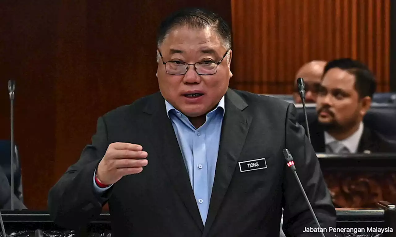 'Fashion policing' will deter tourism - Tiong to PAS