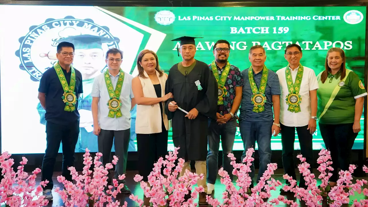 Las Piñas tech-voc school produces 385 graduates