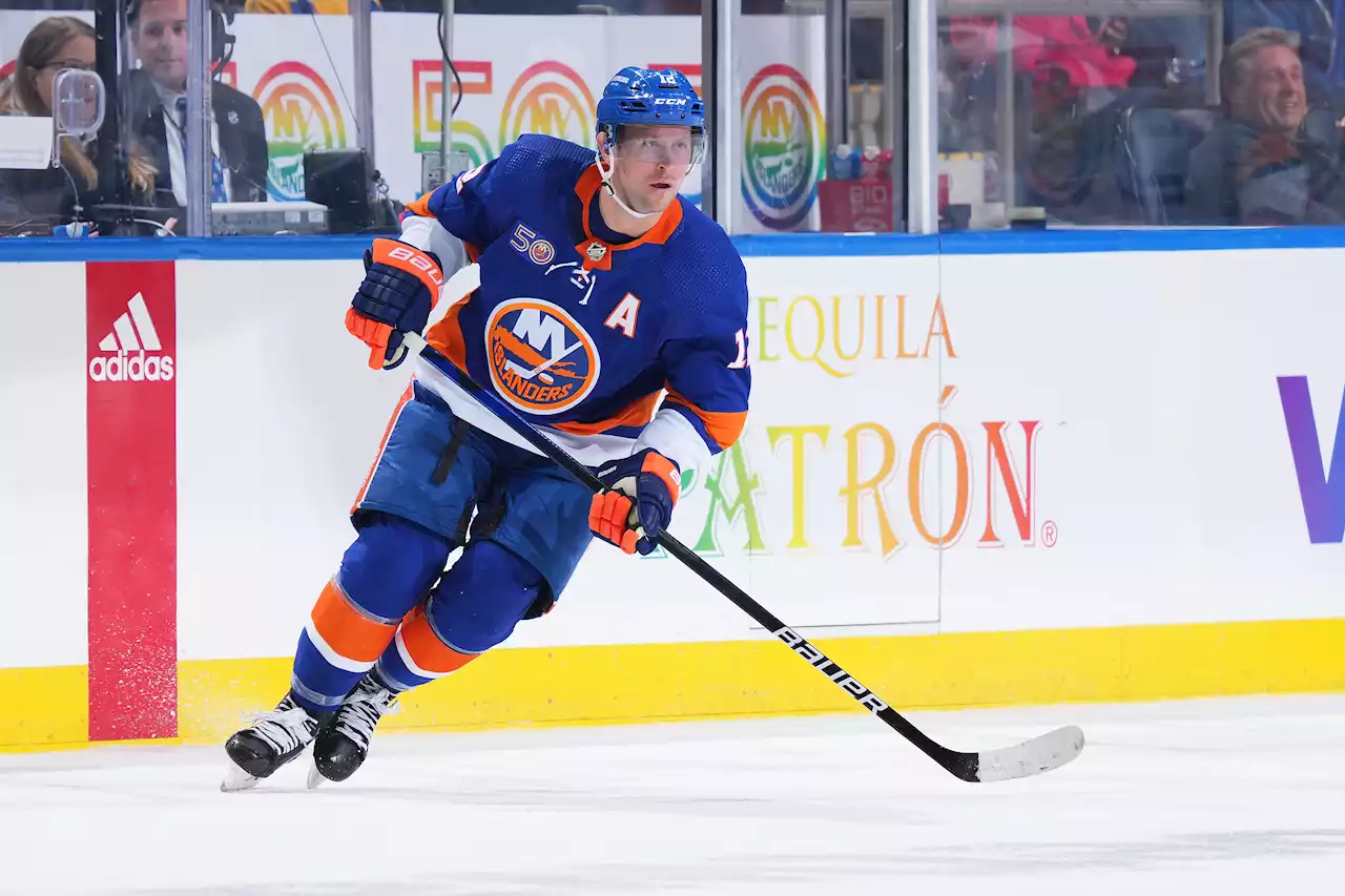 Blackhawks acquire Josh Bailey, 2nd round pick in 2026 from Islanders