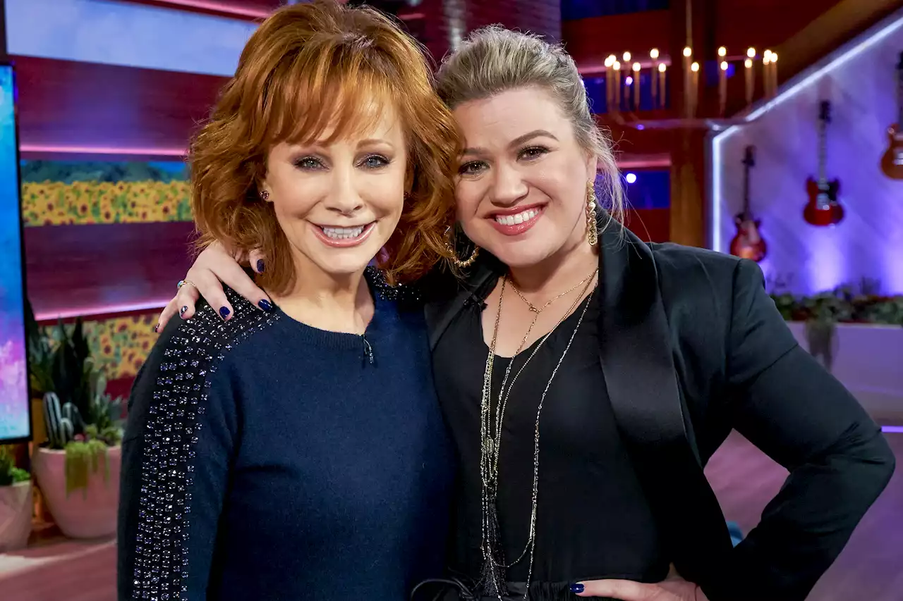 Kelly Clarkson dishes on her relationship with former stepmother-in-law Reba McEntire after her divorce