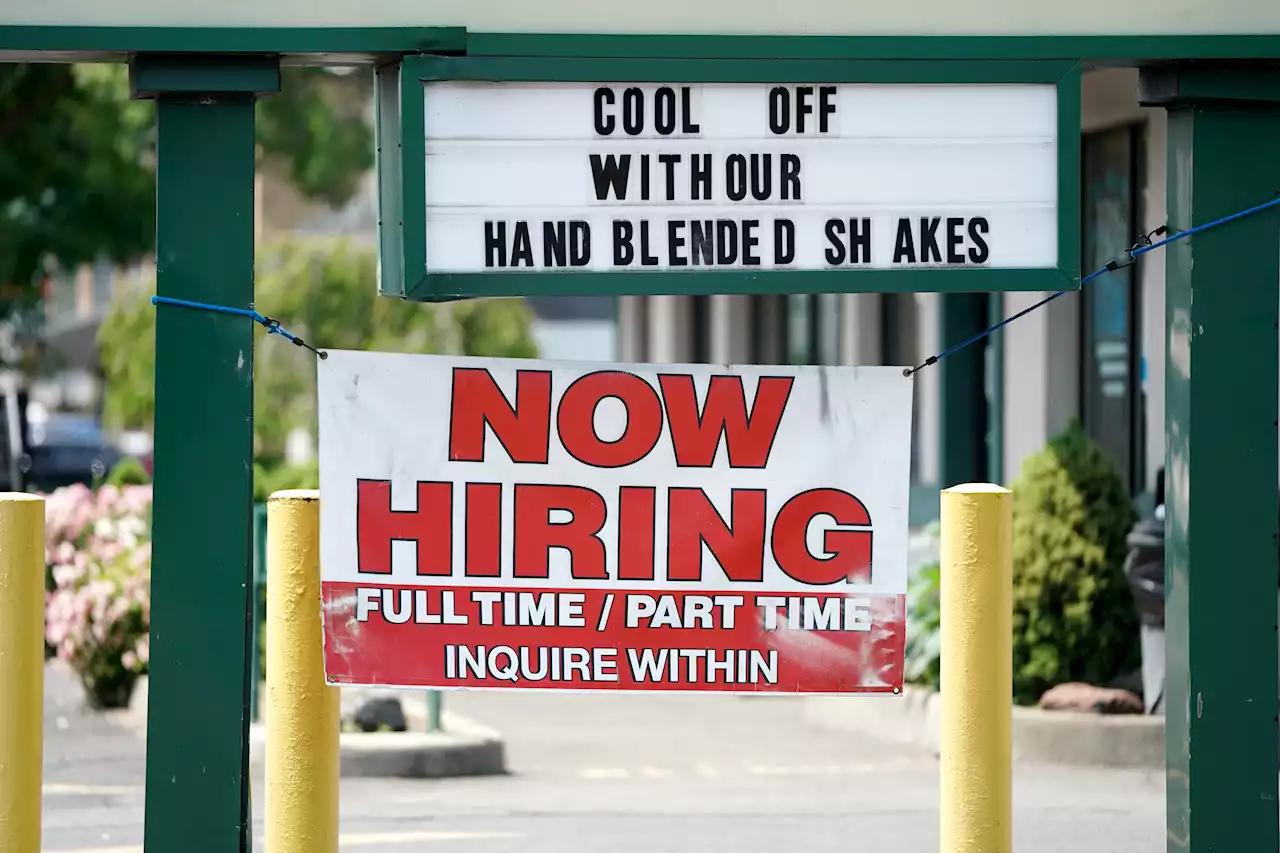 Jobless claims plunge by 26,000 in largest drop since October 2021