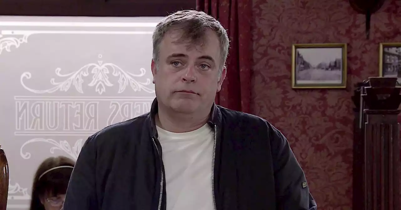 Coronation Street's Steve actor Simon Gregson spotted doing normal job