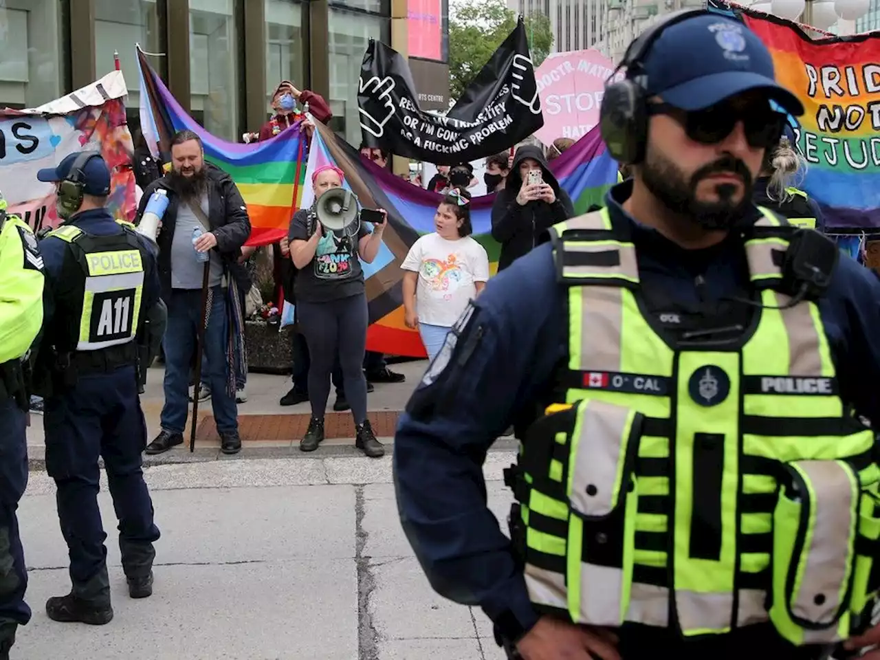 Counter protesters outnumber protesters outside NAC drag story time event