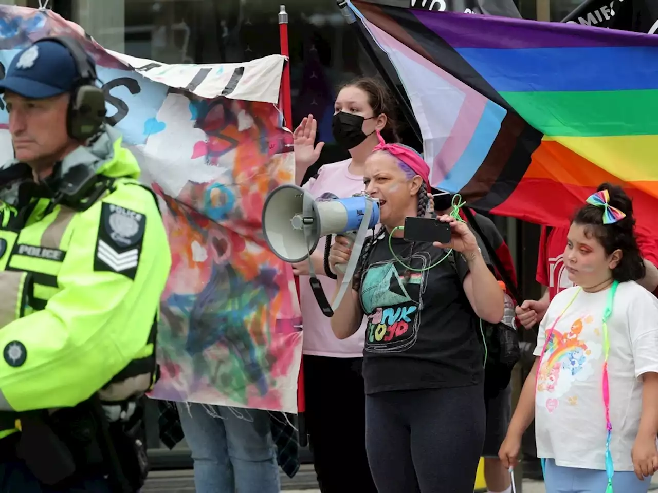 DRAG STORY TIME: More counter protesters than protesters show up outside NAC